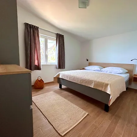 Ferienhaus La Isla Tkon